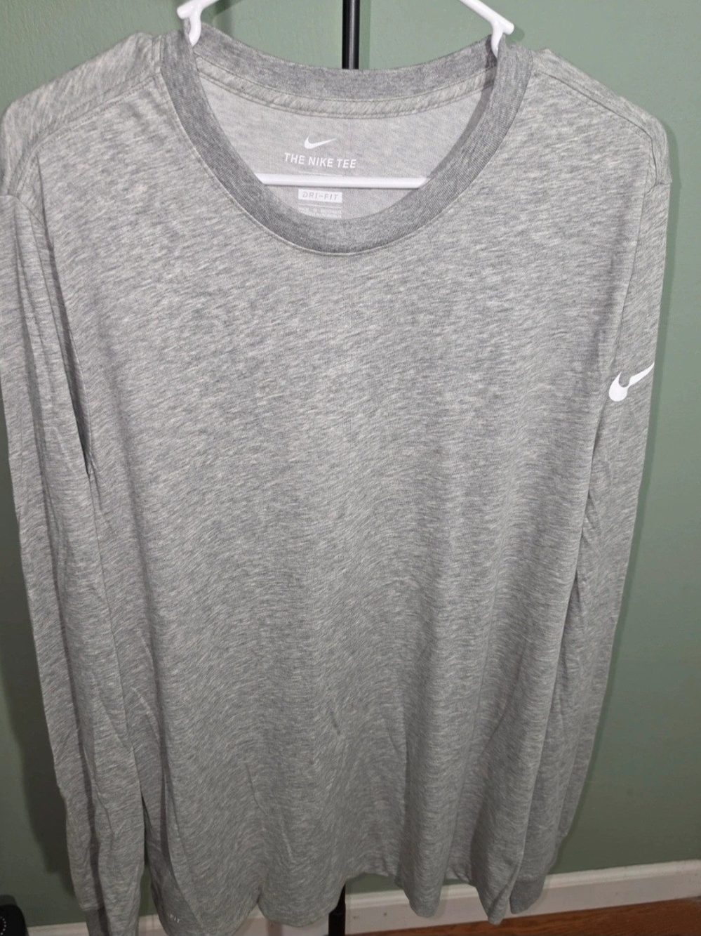 Nike Long-Sleeve Dri-FIT Tee in Heather Gray Size Large Nwot